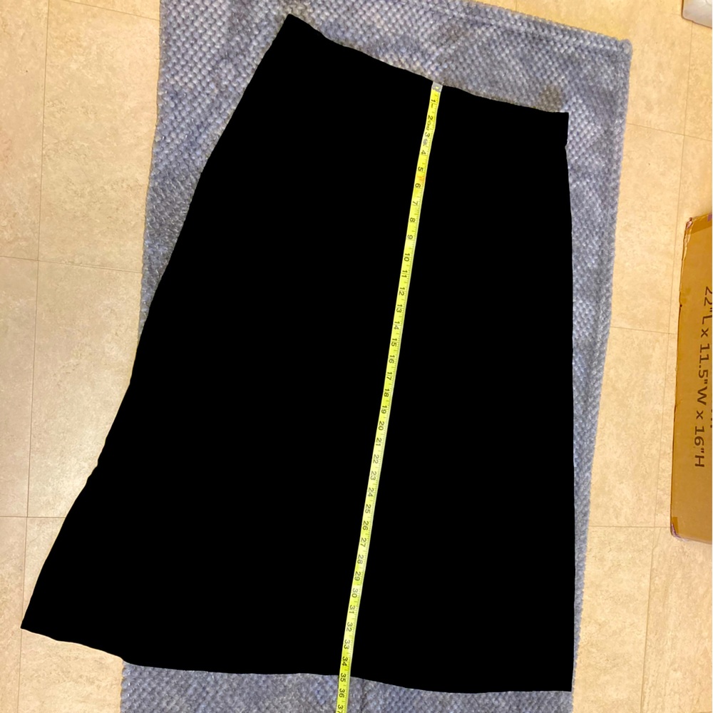 Chico’s Travelers Skirt, women’s black size 3, 38 in waist, acetate and spandex